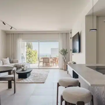 Newly renovated three-bedroom groundfloor apartment within a gated community in La Quinta, Benahavis Picture 9