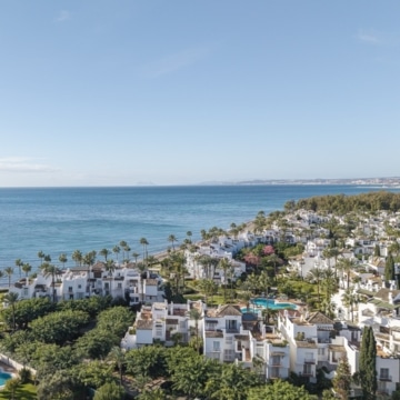Exceptional frontline beach groundfloor apartment within Alcazaba Beach, Estepona Picture 10