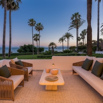 Exceptional frontline beach groundfloor apartment within Alcazaba Beach, Estepona Picture 11