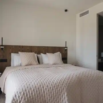 Newly renovated three-bedroom groundfloor apartment within a gated community in La Quinta, Benahavis Picture 11