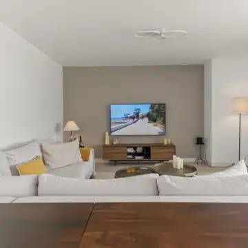 Fully Furnished Luxury 3 Bedroom Apartment with Sea Views & Rental Licence in Las Mesas, Estepona Picture 8