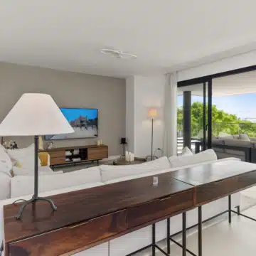 Fully Furnished Luxury 3 Bedroom Apartment with Sea Views & Rental Licence in Las Mesas, Estepona Picture 7