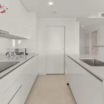 Fully Furnished Luxury 3 Bedroom Apartment with Sea Views & Rental Licence in Las Mesas, Estepona Picture 11