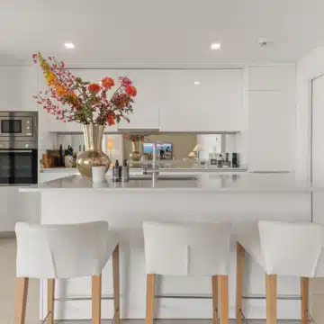 Fully Furnished Luxury 3 Bedroom Apartment with Sea Views & Rental Licence in Las Mesas, Estepona Picture 2