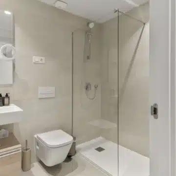 Fully Furnished Luxury 3 Bedroom Apartment with Sea Views & Rental Licence in Las Mesas, Estepona Picture 19