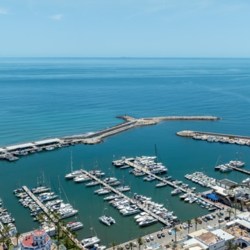 Fully Furnished Luxury 3 Bedroom Apartment with Sea Views & Rental Licence in Las Mesas, Estepona Picture 31