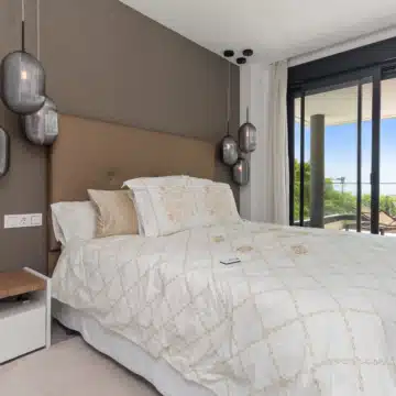 Fully Furnished Luxury 3 Bedroom Apartment with Sea Views & Rental Licence in Las Mesas, Estepona Picture 13