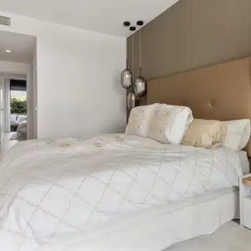 Fully Furnished Luxury 3 Bedroom Apartment with Sea Views & Rental Licence in Las Mesas, Estepona Picture 14
