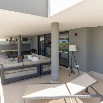 Fully Furnished Luxury 3 Bedroom Apartment with Sea Views & Rental Licence in Las Mesas, Estepona Picture 22