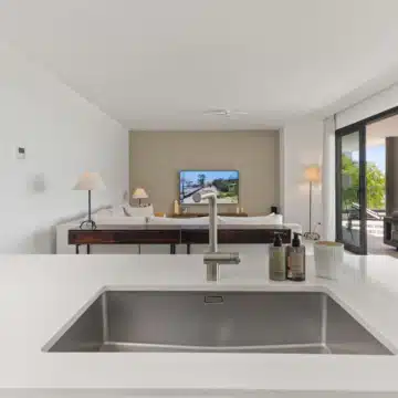 Fully Furnished Luxury 3 Bedroom Apartment with Sea Views & Rental Licence in Las Mesas, Estepona Picture 10