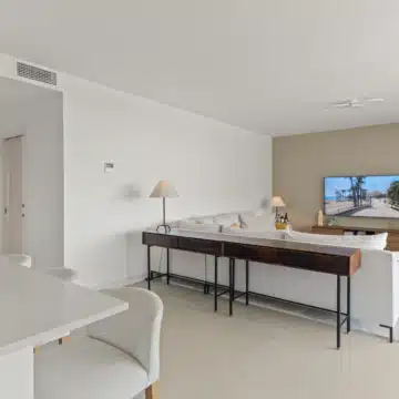 Fully Furnished Luxury 3 Bedroom Apartment with Sea Views & Rental Licence in Las Mesas, Estepona Picture 9