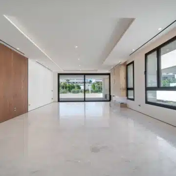 Three bedroom duplex penthouse within the exclusive Phase 3 of Epic, Marbella Golden Mile Picture 4