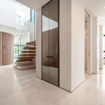 Three bedroom duplex penthouse within the exclusive Phase 3 of Epic, Marbella Golden Mile Picture 2