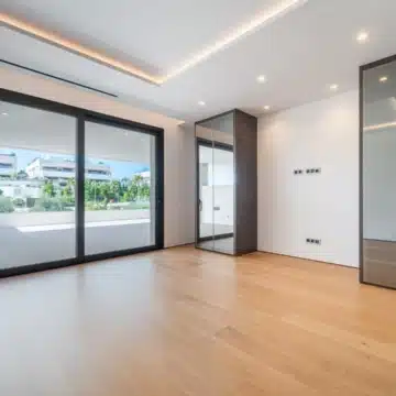 Three bedroom duplex penthouse within the exclusive Phase 3 of Epic, Marbella Golden Mile Picture 3