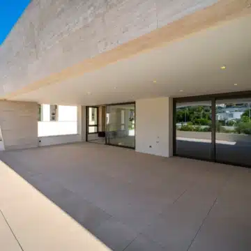 Three bedroom duplex penthouse within the exclusive Phase 3 of Epic, Marbella Golden Mile Picture 10