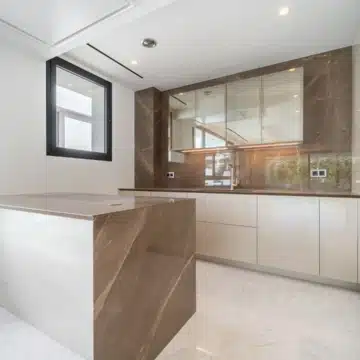 Three bedroom duplex penthouse within the exclusive Phase 3 of Epic, Marbella Golden Mile Picture 6