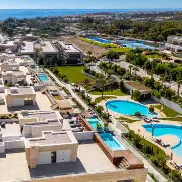 Three bedroom duplex penthouse within the exclusive Phase 3 of Epic, Marbella Golden Mile Picture 13