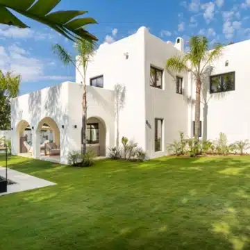 Newly renovated villa located in a prestigious beachside residential area of Casasola, Estepona Picture 13