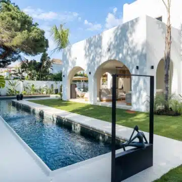 Newly renovated villa located in a prestigious beachside residential area of Casasola, Estepona Picture 4