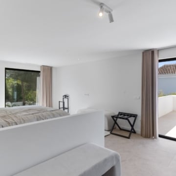Newly renovated villa located in a prestigious beachside residential area of Casasola, Estepona Picture 24