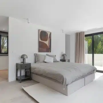 Newly renovated villa located in a prestigious beachside residential area of Casasola, Estepona Picture 3