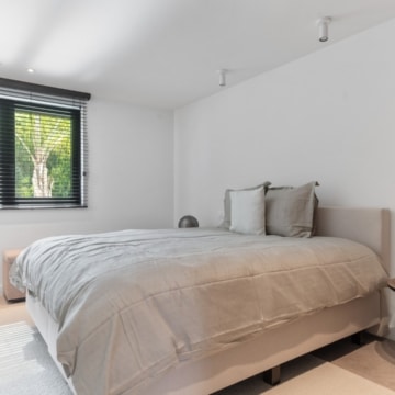 Newly renovated villa located in a prestigious beachside residential area of Casasola, Estepona Picture 27