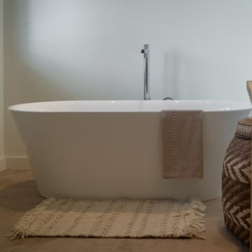 Newly renovated villa located in a prestigious beachside residential area of Casasola, Estepona Picture 31