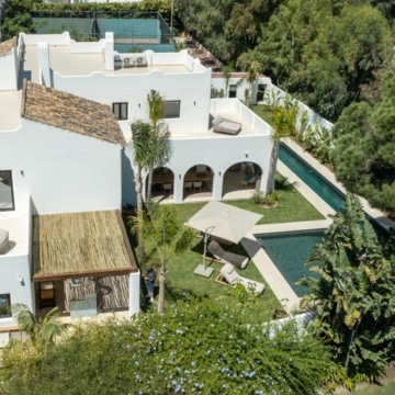 Newly renovated villa located in a prestigious beachside residential area of Casasola, Estepona Picture 43