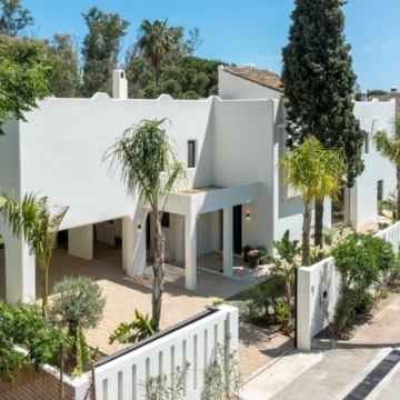 Newly renovated villa located in a prestigious beachside residential area of Casasola, Estepona Picture 45