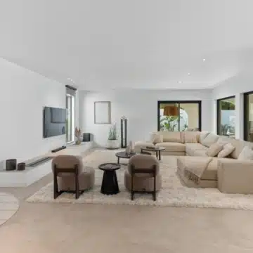 Newly renovated villa located in a prestigious beachside residential area of Casasola, Estepona Picture 11