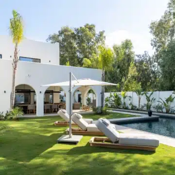 Newly renovated villa located in a prestigious beachside residential area of Casasola, Estepona Picture 6