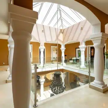 Traditional Andalusian-style five bedrooms villa with spectacular gardens in Los Monteros, Marbella East Picture 5