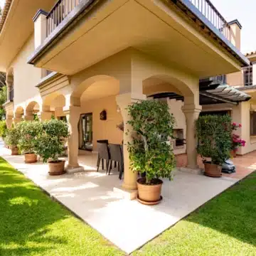 Traditional Andalusian-style five bedrooms villa with spectacular gardens in Los Monteros, Marbella East Picture 1