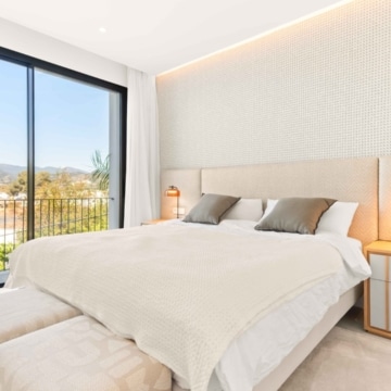 Architectural masterpiece positioned close to golf in San Pedro Alcántara Picture 12