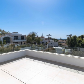 Architectural masterpiece positioned close to golf in San Pedro Alcántara Picture 26
