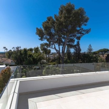 Architectural masterpiece positioned close to golf in San Pedro Alcántara Picture 27