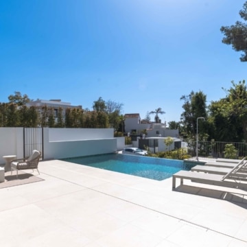 Architectural masterpiece positioned close to golf in San Pedro Alcántara Picture 36