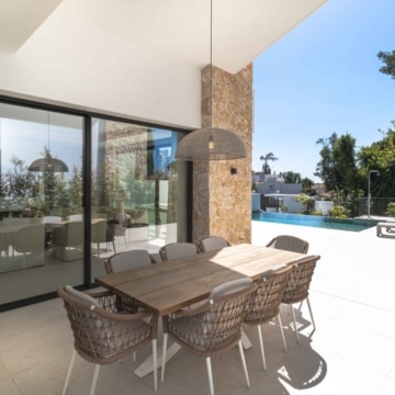Architectural masterpiece positioned close to golf in San Pedro Alcántara Picture 5