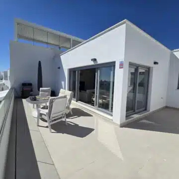 Bright Top-Floor 4-Bedroom Apartment with Sea Views and an Exceptional L-Shaped Terrace in Acqua Gardens Estepona Picture 4
