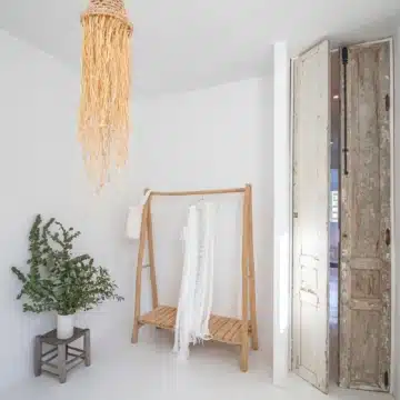 Ibiza Style apartment with Roof Terrace & Rental Licence, Walking Distance to the Beach in Marbella East Picture 9