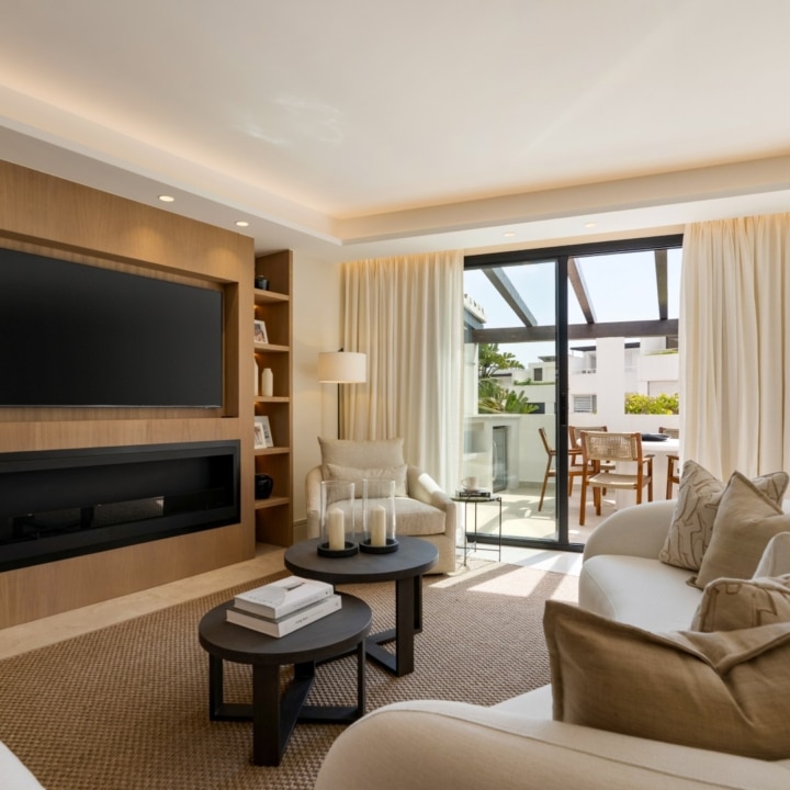 Fully renovated apartment within an exclusive 24-hour gated community in Marbella Golden Mile Picture