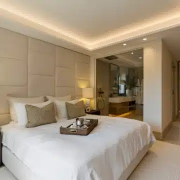 Fully renovated apartment within an exclusive 24-hour gated community in Marbella Golden Mile Picture 1