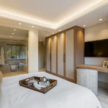 Fully renovated apartment within an exclusive 24-hour gated community in Marbella Golden Mile Picture 4