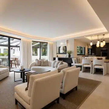Fully renovated apartment within an exclusive 24-hour gated community in Marbella Golden Mile Picture 3