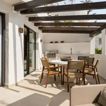 Fully renovated apartment within an exclusive 24-hour gated community in Marbella Golden Mile Picture 8