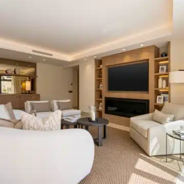 Fully renovated apartment within an exclusive 24-hour gated community in Marbella Golden Mile Picture 9