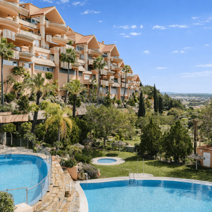 Newly renovated 3 bedroom apartment with panoramic sea views and the golf course in Magna Marbella Picture