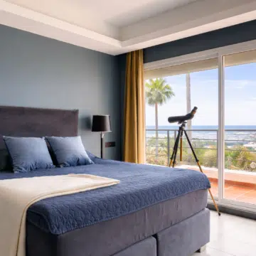 Newly renovated 3 bedroom apartment with panoramic sea views and the golf course in Magna Marbella Picture 0