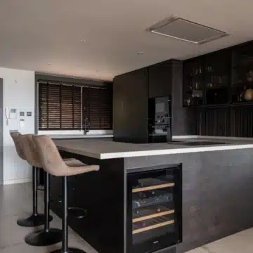 Newly renovated 3 bedroom apartment with panoramic sea views and the golf course in Magna Marbella Picture 4