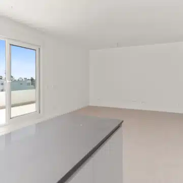 Bright Top-Floor 4-Bedroom Apartment with Sea Views and an Exceptional L-Shaped Terrace in Acqua Gardens Estepona Picture 15